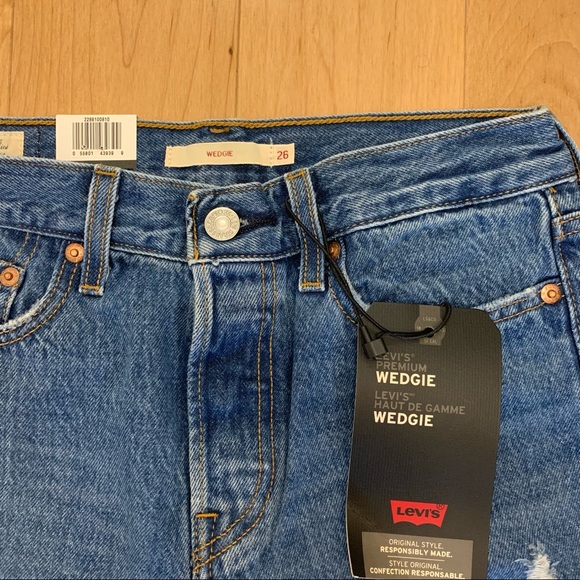BRAND NEW W TAGS Levi Wedgie jeans - Picture 2 of 10